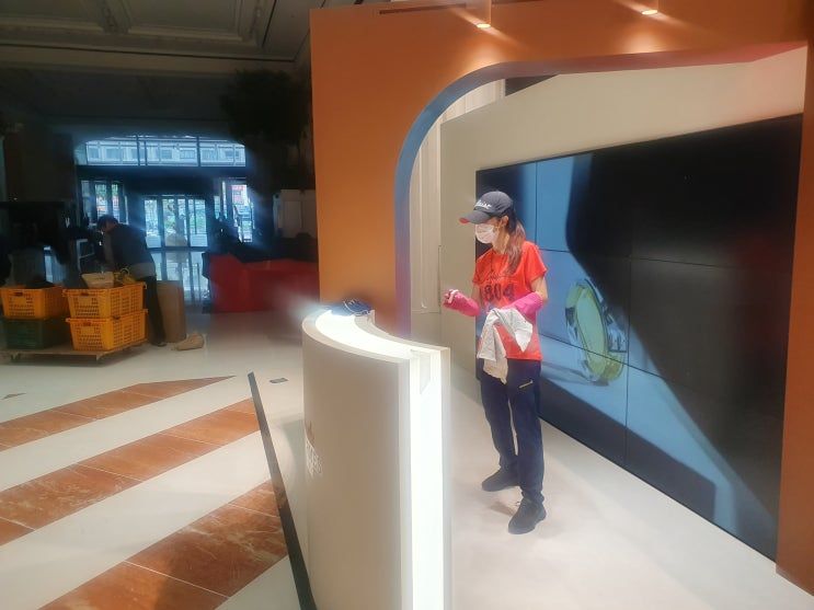 강남 신세계 에르메스 팝업 — 멀티비전 현장 사진 7