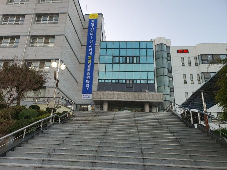 마산제일고등학교 · DID 콘텐츠 전송 솔루션(CMS) 을 활용하면 다양한 장점을 알아보자! 현장 사진